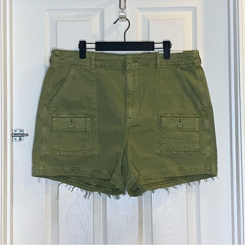 American Eagle Highest Rise 90s Boyfriend Shorts Size 18 Olive Green